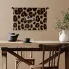Luipaardprint - Bruin - Courage - Sierlijk Wandkleed katoen klein -sfeer6
