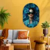 Vrouw - Bloemen - Blauw - Aesthetic - Luxe Wandcirkel Ovaal Glas middel -sfeer4