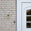 Olijfgroen met stippen - Modern Naambord Huisje klein -sfeer1
