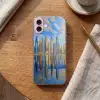 Skyline - Wolkenkrabbers - Water - Blauw Apple iPhone 16 klein -sfeer1