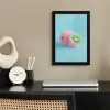 Kiwi - Blauw - Surrealistisch fotolijst zwart zonder passe partout klein -sfeer1