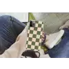 Schaakbord print - Groen - Beige - Blokjes Hoesje iPhone 12 Pro met koord klein -hand