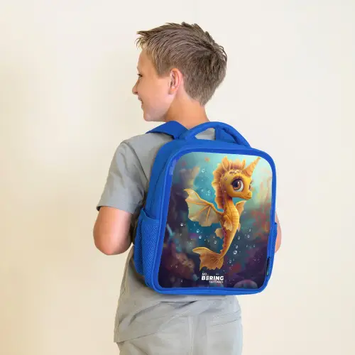 Oranje zeepaardje in het water Kinderrugzak - Blauw middel -sfeer2