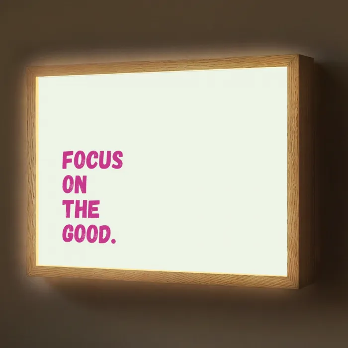 Focus on the good - Beige - Roze Light Box met batterij (Wandlamp) middel -z3d_website
