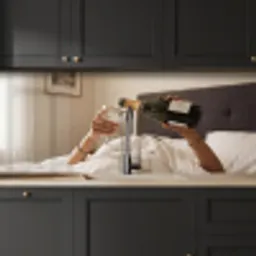 Champagne - Bed - Bubbels keuken achterwand 2 middel -sfeer1