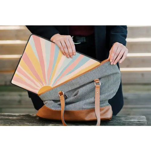 Illustratie - Zon - Pastelkleuren laptophoes neopreen klein -tas