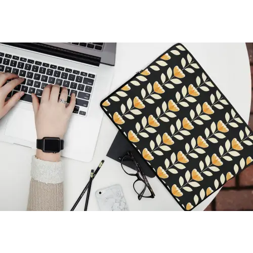 Retro - Bloem - Zwart - Okergeel laptophoes neopreen klein 279 -bureau