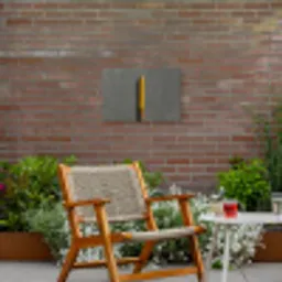 Potlood - Schilderij - Geel Tuinposter op houten frame 2 cm dik klein -sfeer3
