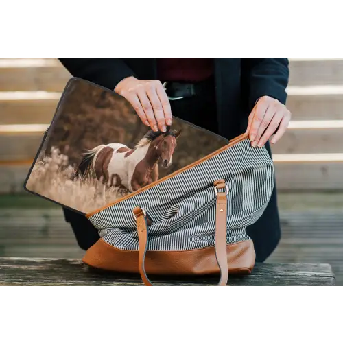 Paard - Bruin - Gras laptophoes neopreen klein -tas