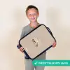 Gele kiepwagen met stenen en stippenpatroon Kinderkoffer - Zwart klein -sfeer4_NL