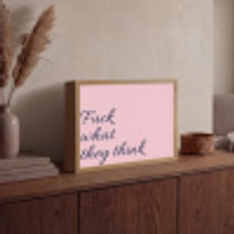 Fuck what they think - Roze - Minimalistisch Light Box met batterij (Wandlamp) middel -sfeer2