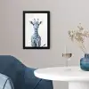 Giraffe - Delfts blauw - Dieren - Minimalistisch fotolijst zwart zonder passe partout klein -sfeer4