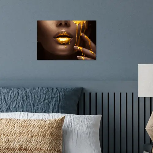 Goud - Vrouw - Verf - Lippen - Luxe poster papier klein -sfeer2