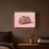 Taco - Kleurrijk - Edelstenen - Goud Light Box met batterij (Wandlamp) middel -sfeer4