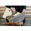 Beige - Lijnen - Golvend -  Abstract laptophoes neopreen klein -tas