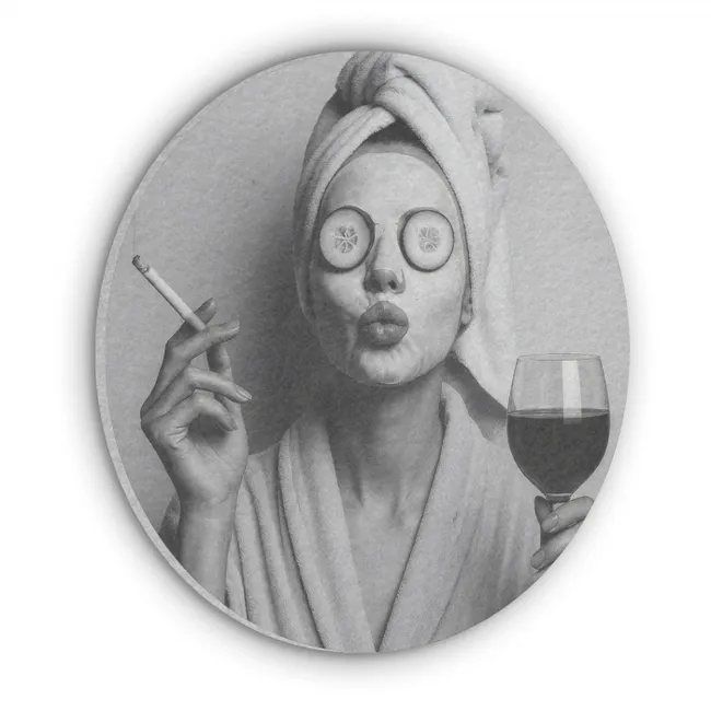 Akoestisch schilderij rond - Vrouw - Masker - Wijn - Sigaret