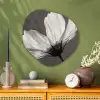 Bloem - Minimalistisch - Zwart - Wit Wandcirkel Organisch Aluminium middel -sfeer2