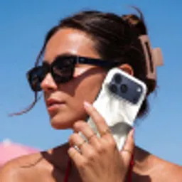 Goudvissen - Modern - Wit Toughcase MagSafe Apple iPhone 17 Pro Max klein -Sfeer2V
