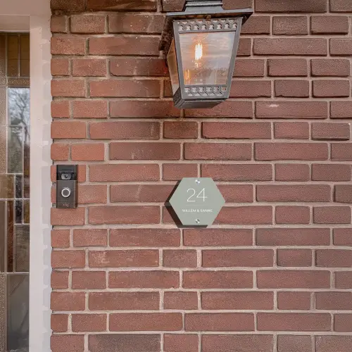 Effen lichtgrijs - Klassiek Naambord Hexagon klein -sfeer7-hexagon-XS
