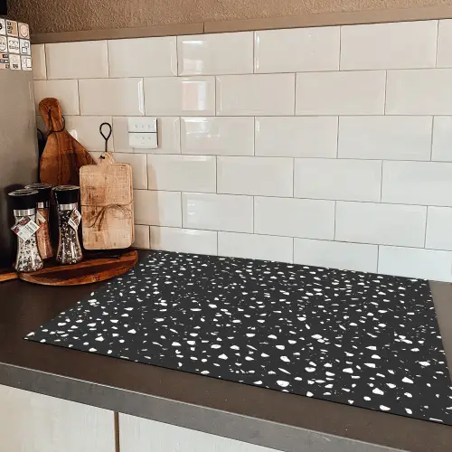 Terrazzo -  Patroon - Zwart - Wit Inductie beschermer vinyl 3mm klein 276 -sfeer3