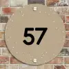 Beige met stippen - Traditioneel Naambord Rond klein -sfeer2