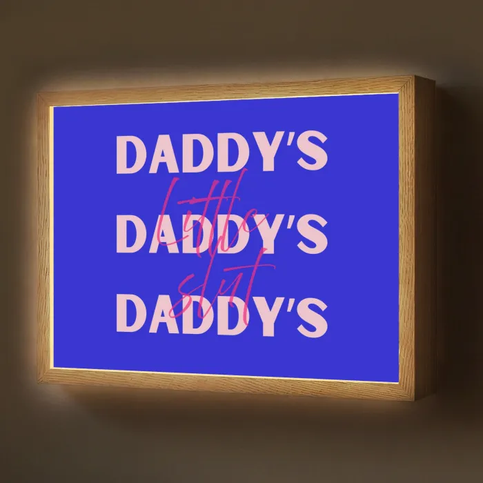 Blauw - Daddy's - Blokletters Light Box met batterij (Wandlamp) middel -z3d_website