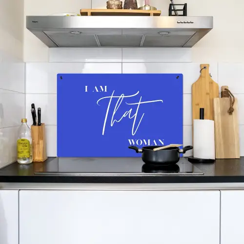 Blauw - I am that woman - Sierlijk - Minimalistisch Inductie beschemer met haakjes klein -sfeer2