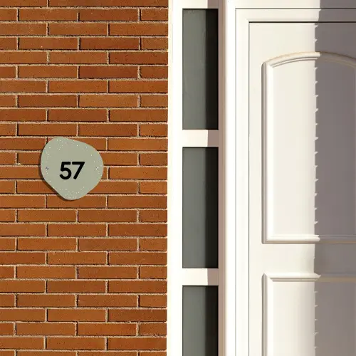 Olijfgroen met stippen - Traditioneel Naambord Organisch middel -sfeer3
