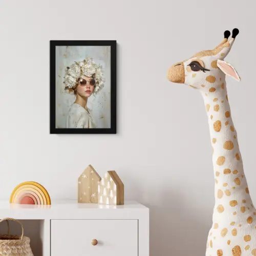 Schilderij - Vrouw - Zonnebril - Bloemenkrans fotolijst zwart zonder passe partout klein -usfeer4_kinderkamer