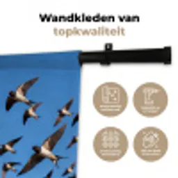 Zwaluwen - Vliegen - Blauw Wandkleed katoen middel -sfeer2