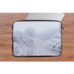 Rivier - Sneeuw - Bos - Winter - Schilderachtig laptophoes neopreen klein -tafel