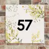 Gele bloemen - Traditioneel Naambord Vierkant klein -sfeer2