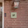 Olijfgroen met stippen - Traditioneel Naambord Vierkant klein -sfeer7-XS