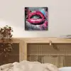 Lippen - Felroze - Graffiti - Verfstrepen aluminium wit klein -sfeer3