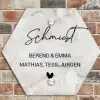 Beige marmer - Sierlijk Naambord Hexagon klein -sfeer2