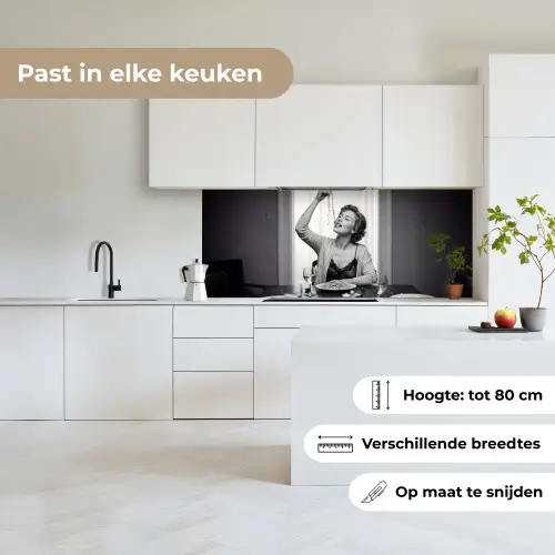 Vrouw - Spaghetti - Zwart - Wit keuken achterwand 2 middel -sfeer4_NL