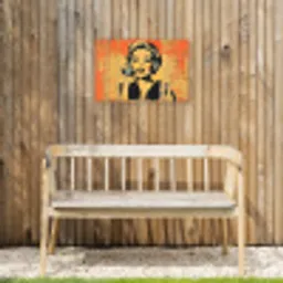 Retro - Vrouw - Koptelefoon - Oranje Tuinposter op houten frame 2 cm dik klein -sfeer4