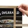 Sardines - Tekst - Vis - Blik Light Box met batterij (Wandlamp) middel -USP_websiteprintNL