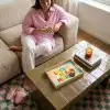 Quote - Lucky - Regenboogkleuren Dienblad Rechthoek middel -sfeer3