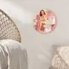 Roze - Retro - Vrouw Wandcirkel kunststof plaat 5mm dik klein -sfeer5