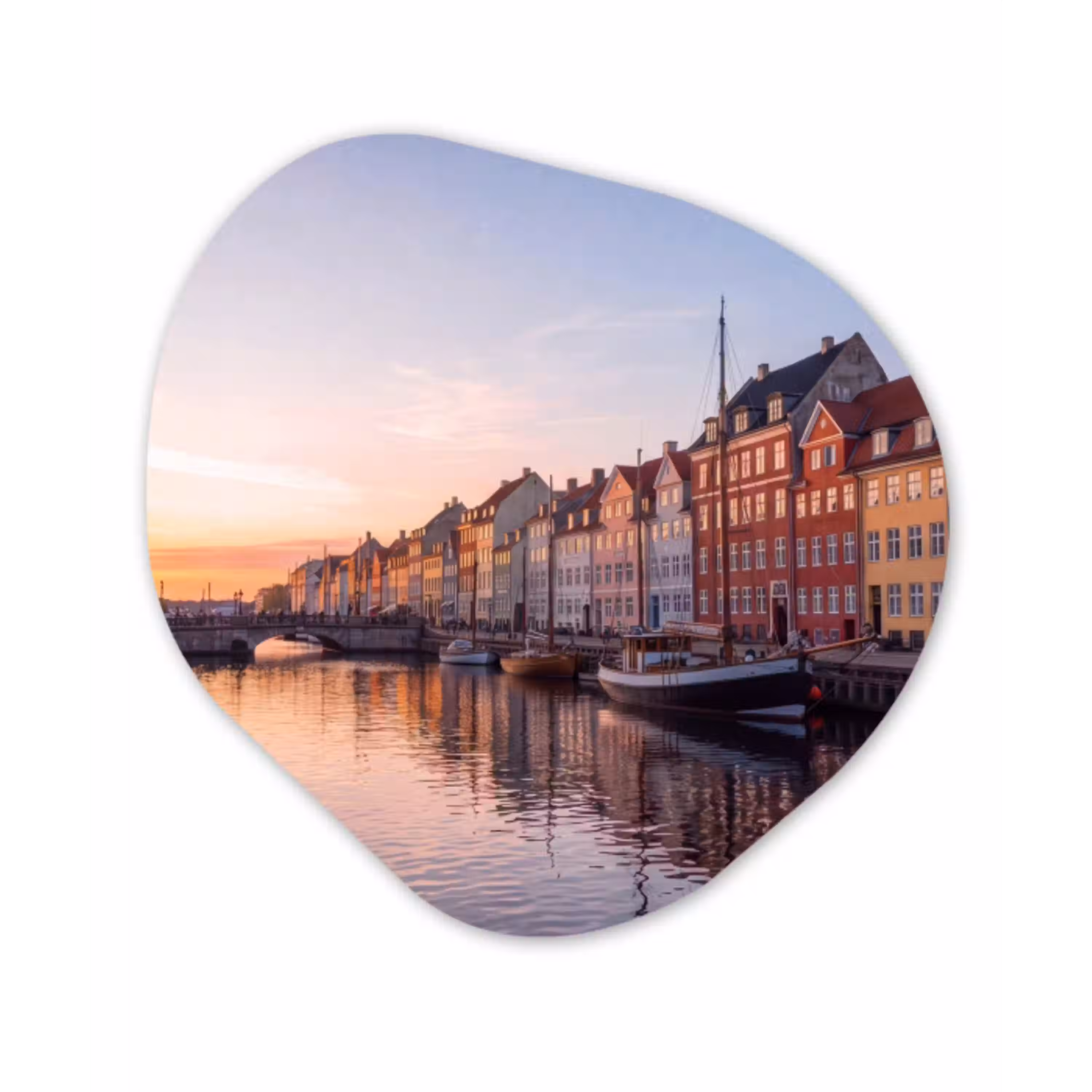 Stad - Gracht - Zonsondergang - Klassiek - Kleurrijk Wandcirkel Organisch Aluminium middel -3d