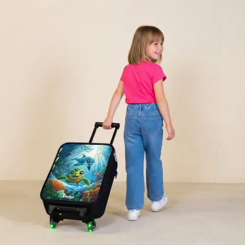 Schildpad en dolfijn in blauwe oceaan Kinderkoffer - Zwart klein -sfeer1