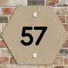 Beige met stippen - Traditioneel Naambord Hexagon klein -sfeer2