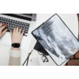 Sneeuwlandschap - Bergen - Rivier - Winter laptophoes neopreen klein -bureau