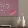 Kiss my ass - Lip - Bordeaux PET vilt klein -sfeer6_closeup