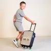 Gele kiepwagen in neutrale kleuren Kinderkoffer - Zwart klein -sfeer3