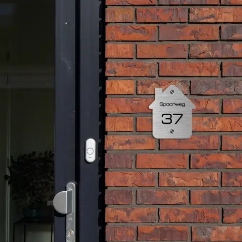 Metaal - Modern Naambord Huisje klein -sfeer2