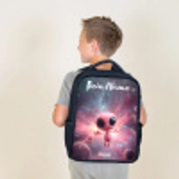 Roze Alien in Sterrennevel Rugzak - Zwart middel -sfeer2