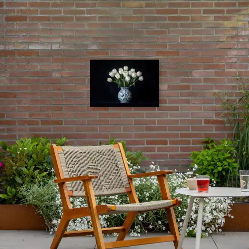 Wit - Bloemen - Tulpen - Vaas Tuinposter op houten frame 2 cm dik klein -sfeer3