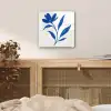 Bloem - Blaadjes - Minimalistisch - Blauw plexiglas 5mm klein -sfeer4
